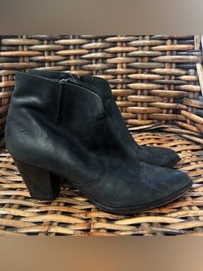 FRYE Womens Jennifer Bootie
Leather Pointed Toe Ankle Zip
Boots Black Sz 6.5
